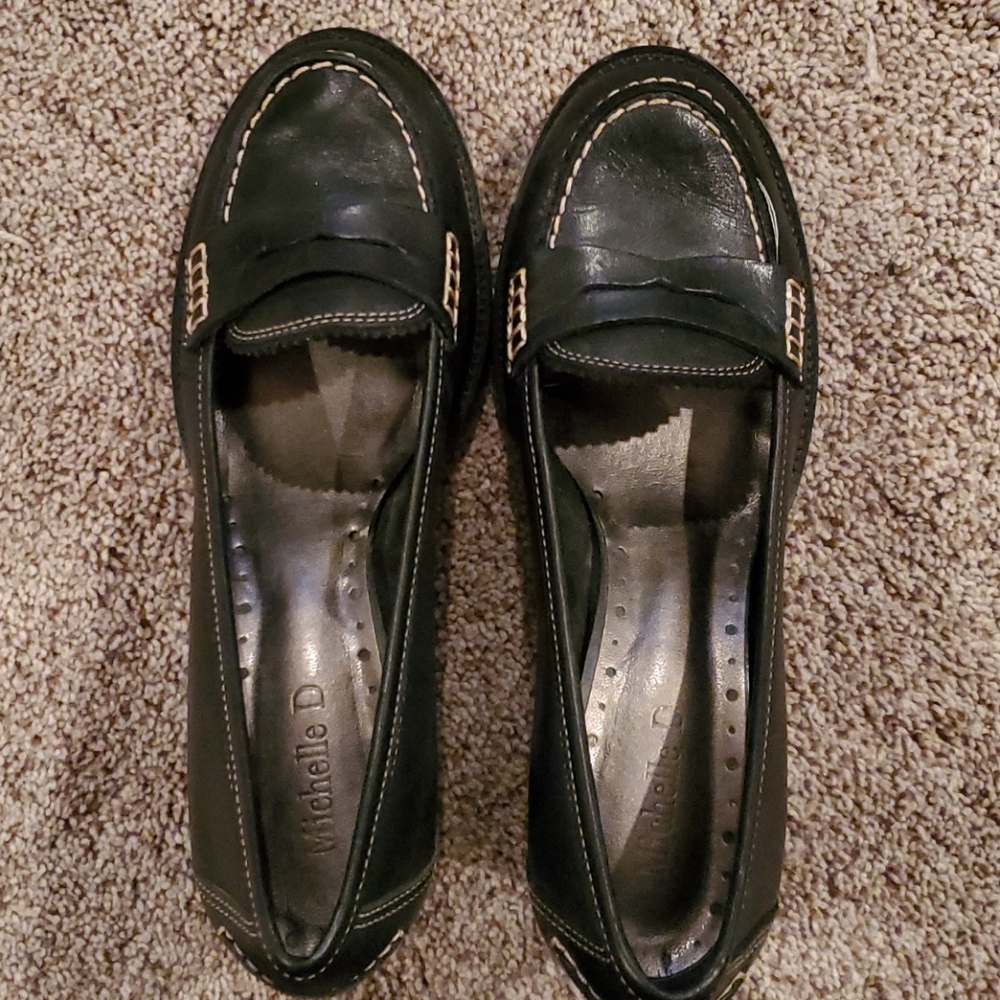 Michelle D  7 1/2 black leather loafers